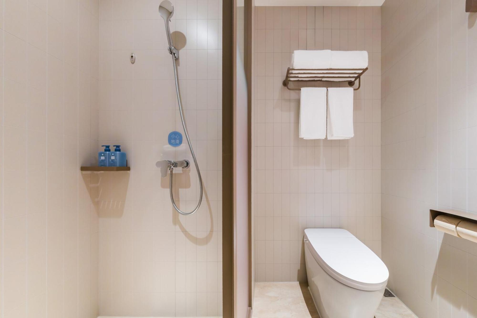 Hanting Waigaoqiao Free Trade Zone Wuzhou Avenue 3*