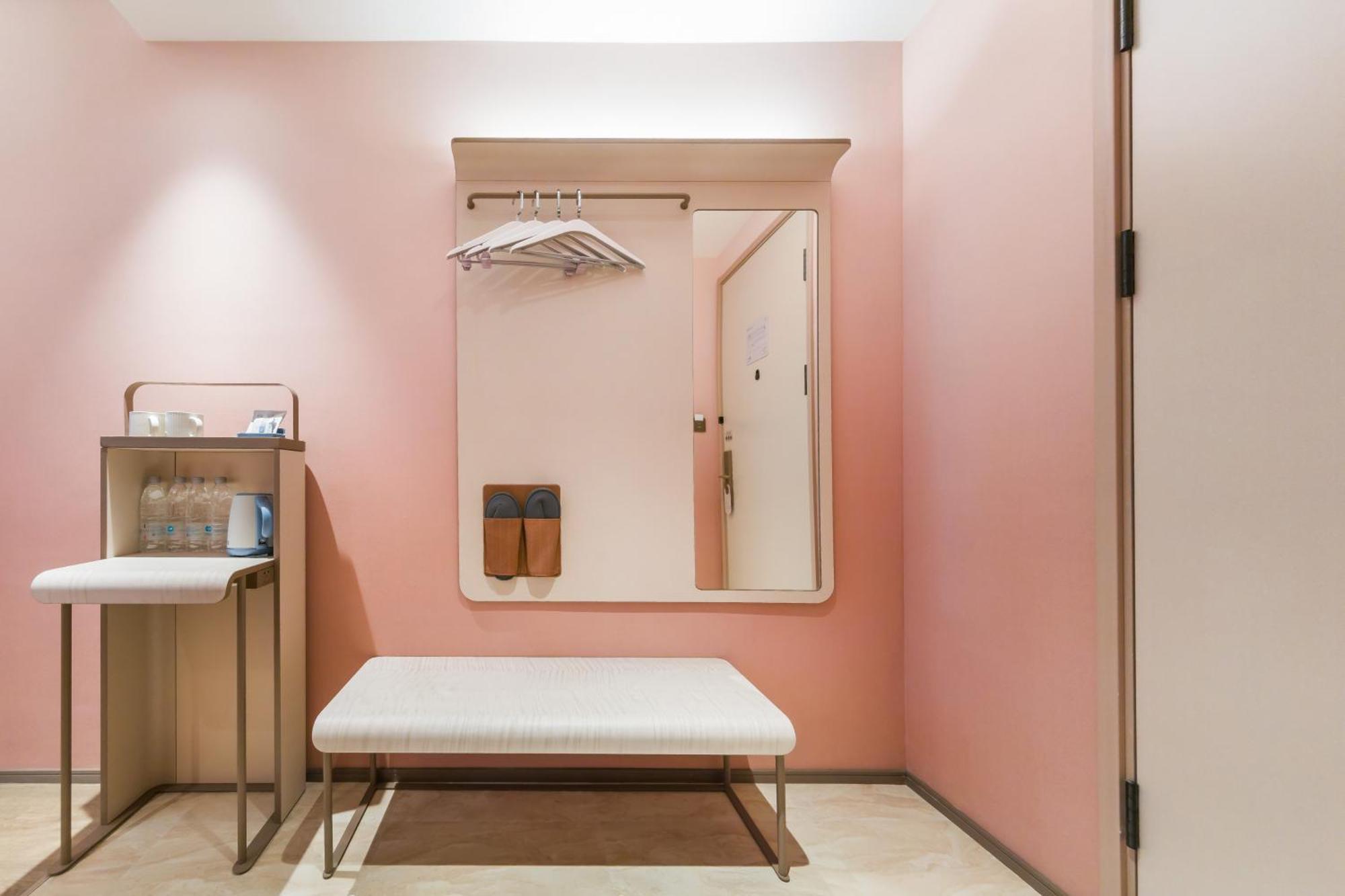 Hanting Waigaoqiao Free Trade Zone Wuzhou Avenue Hotel 3*